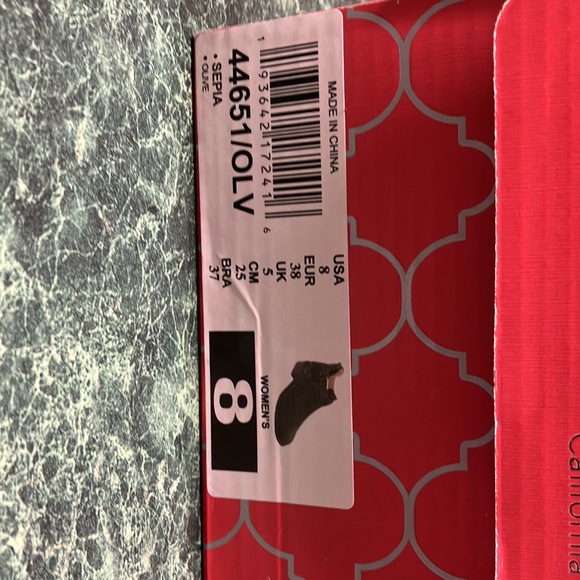 Sketchers olive green suede booties - Picture 8 of 8